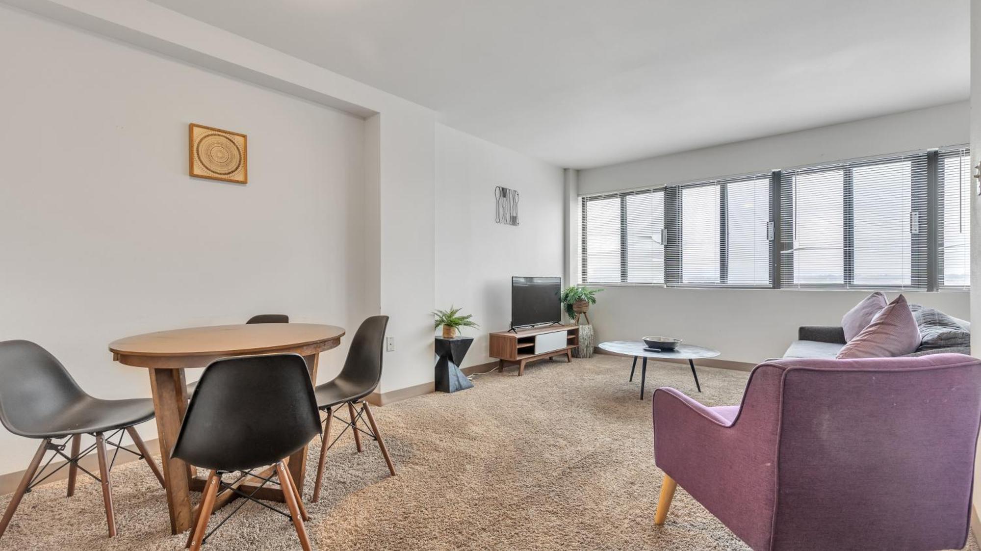 Pp 1801 Modern Corporate 2br, Pool, Gym Apartment